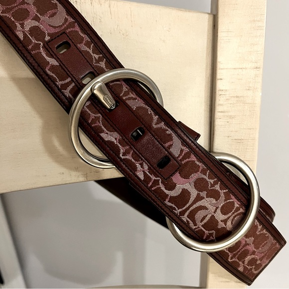 Coach Signature Logo Belt - Picture 2 of 7